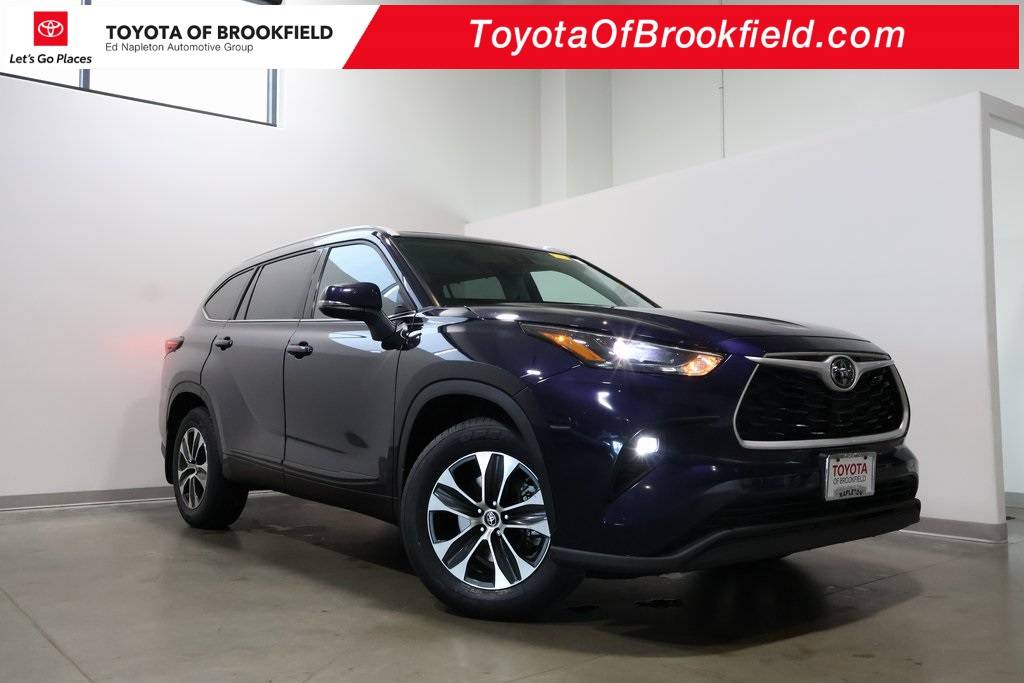 2022 Toyota Highlander XLE — SUV — 28,834 mi — Brookfield, WI