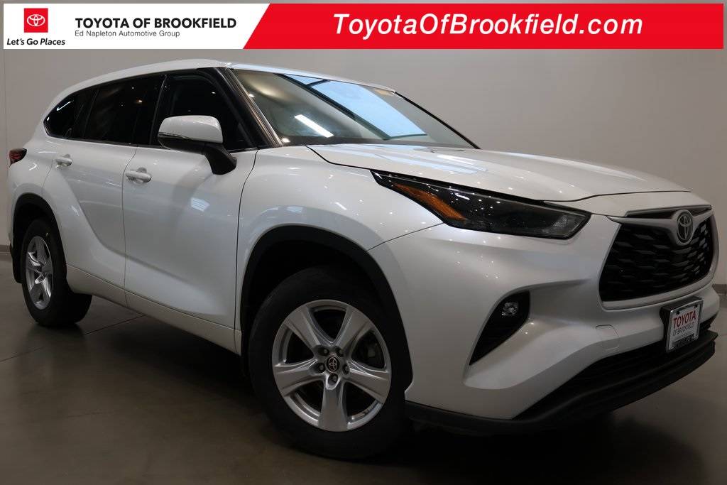 2022 Toyota Highlander LE — SUV — 42,029 mi — Brookfield, WI