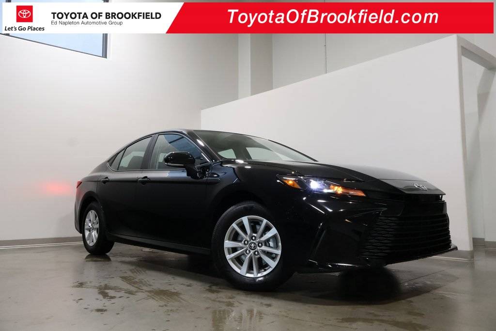 2025 Toyota Camry LE — Sedan — 41 mi — Brookfield, WI