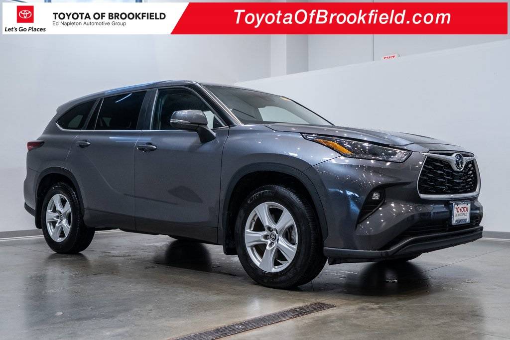 2024 Toyota Highlander LE — SUV — 34,589 mi — Brookfield, WI