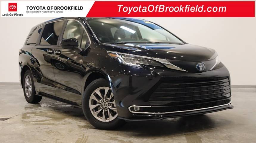 2022 Toyota Sienna XLE — Minivan — 43,047 mi — Brookfield, WI