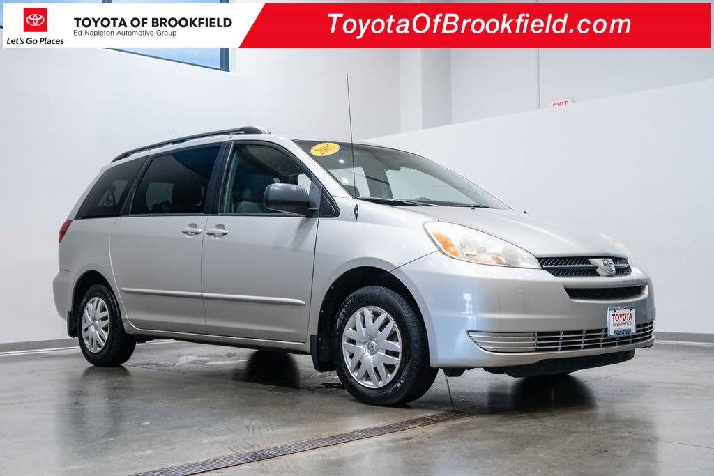 2005 Toyota Sienna LE — Minivan — 132,441 mi — Brookfield, WI