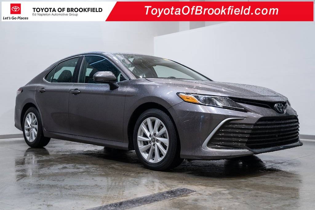 2023 Toyota Camry LE — Sedan — 33,201 mi — Brookfield, WI