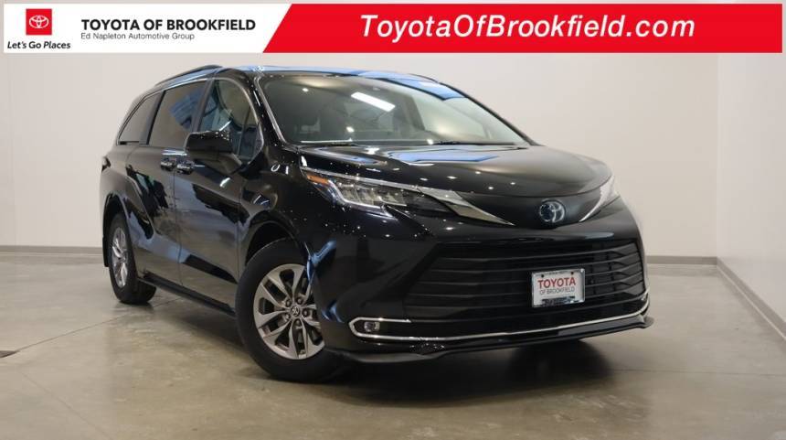 2022 Toyota Sienna XLE — Minivan — 35,324 mi — Brookfield, WI