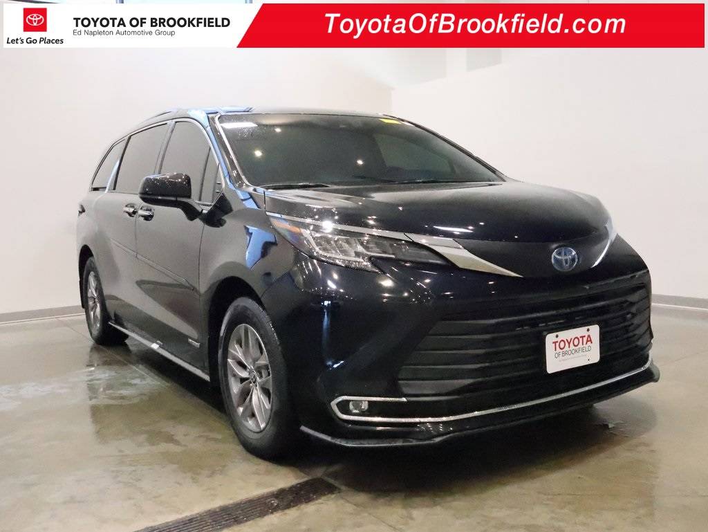 2021 Toyota Sienna XLE — Minivan — 35,896 mi — Brookfield, WI