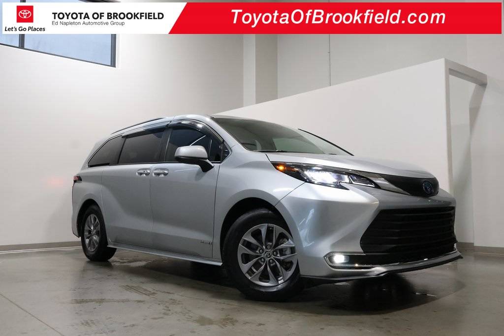 2021 Toyota Sienna XLE — Minivan — 69,808 mi — Brookfield, WI