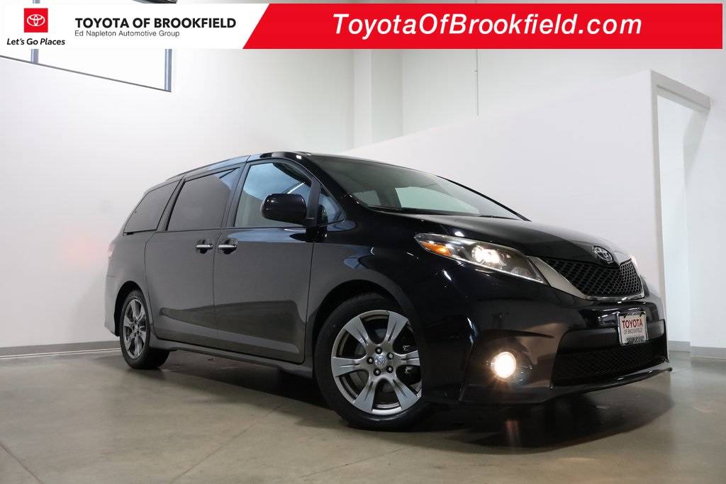 2017 Toyota Sienna L — Minivan — 111,804 mi — Brookfield, WI