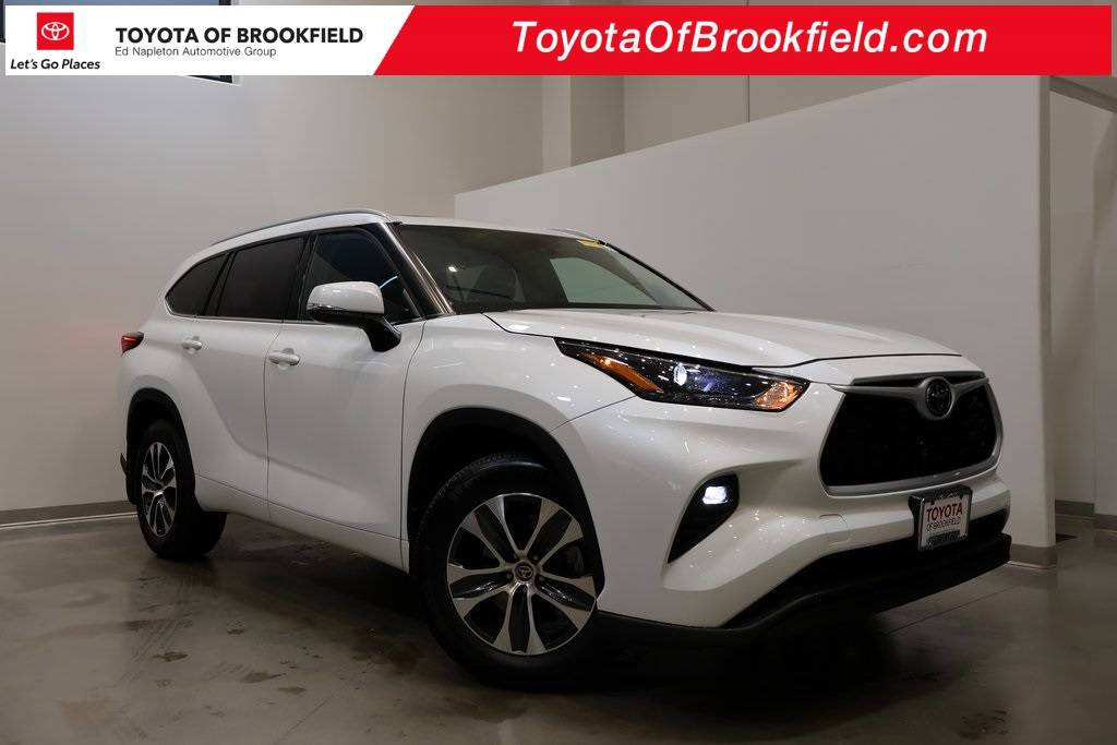 2022 Toyota Highlander XLE — SUV — 26,753 mi — Brookfield, WI