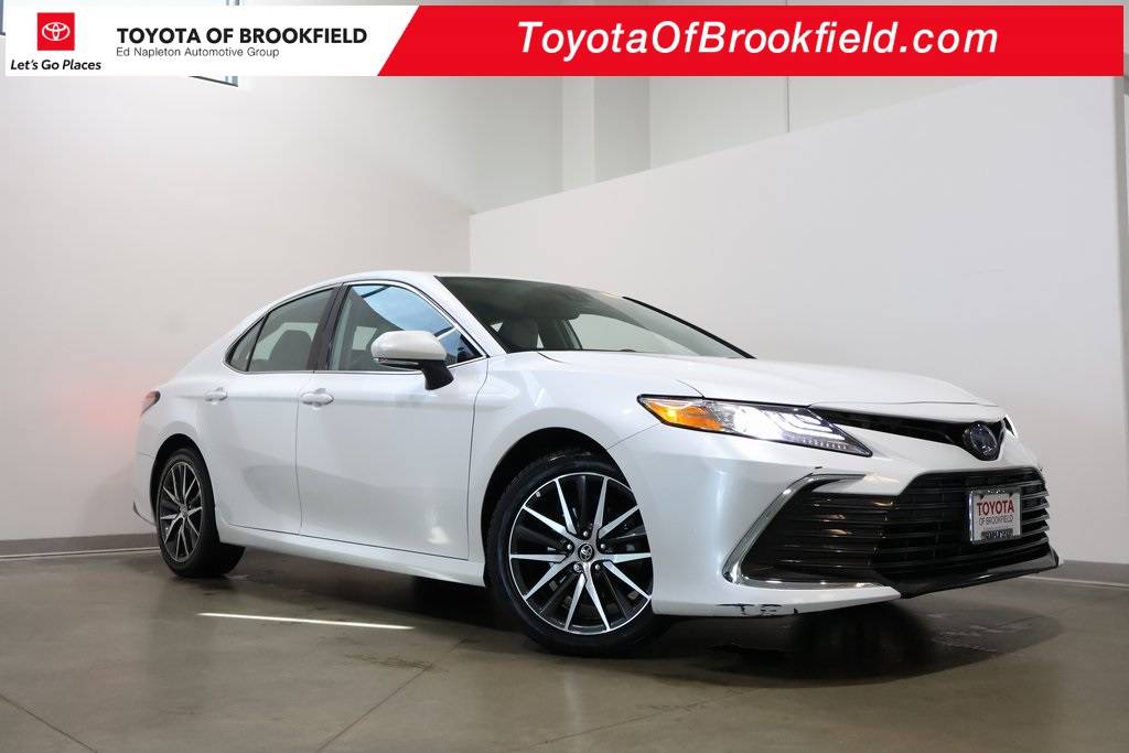 2022 Toyota Camry Hybrid XLE — Sedan — 45,060 mi — Brookfield, WI
