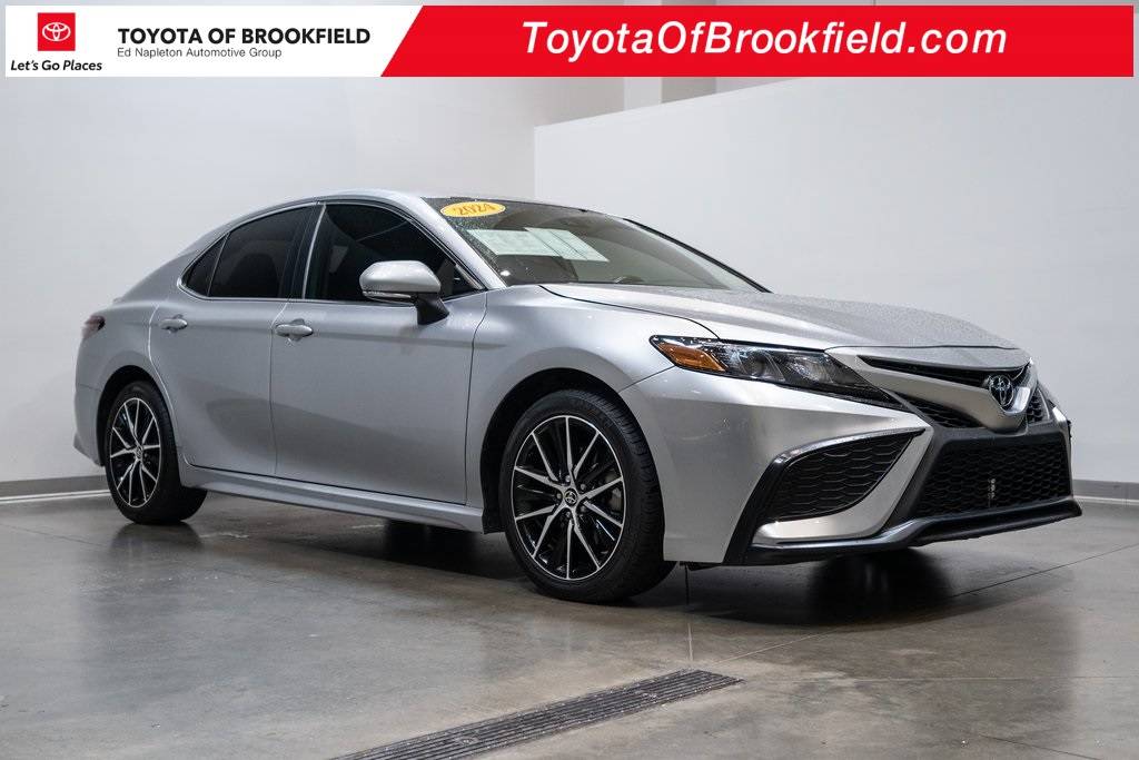 2024 Toyota Camry SE — Sedan — 33,009 mi — Brookfield, WI