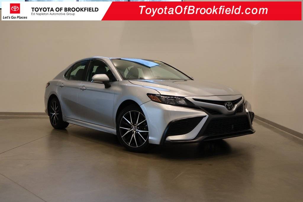 2024 Toyota Camry SE — Sedan — 31,759 mi — Brookfield, WI