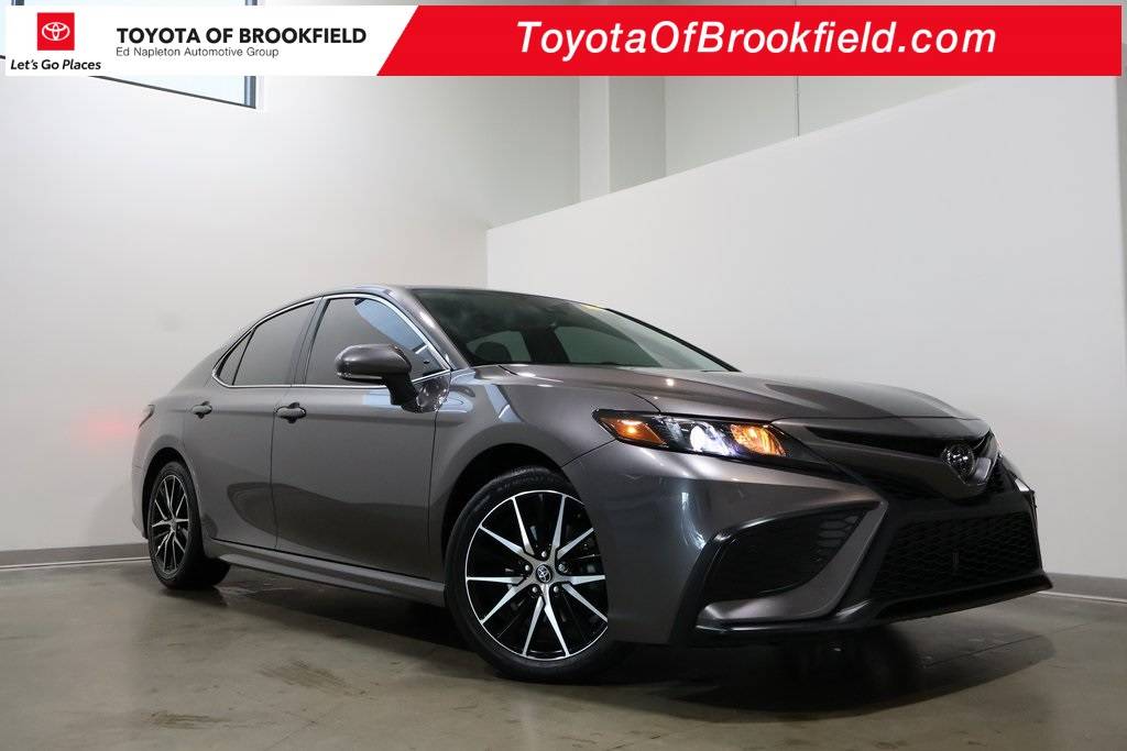 2024 Toyota Camry SE — Sedan — 19,952 mi — Brookfield, WI