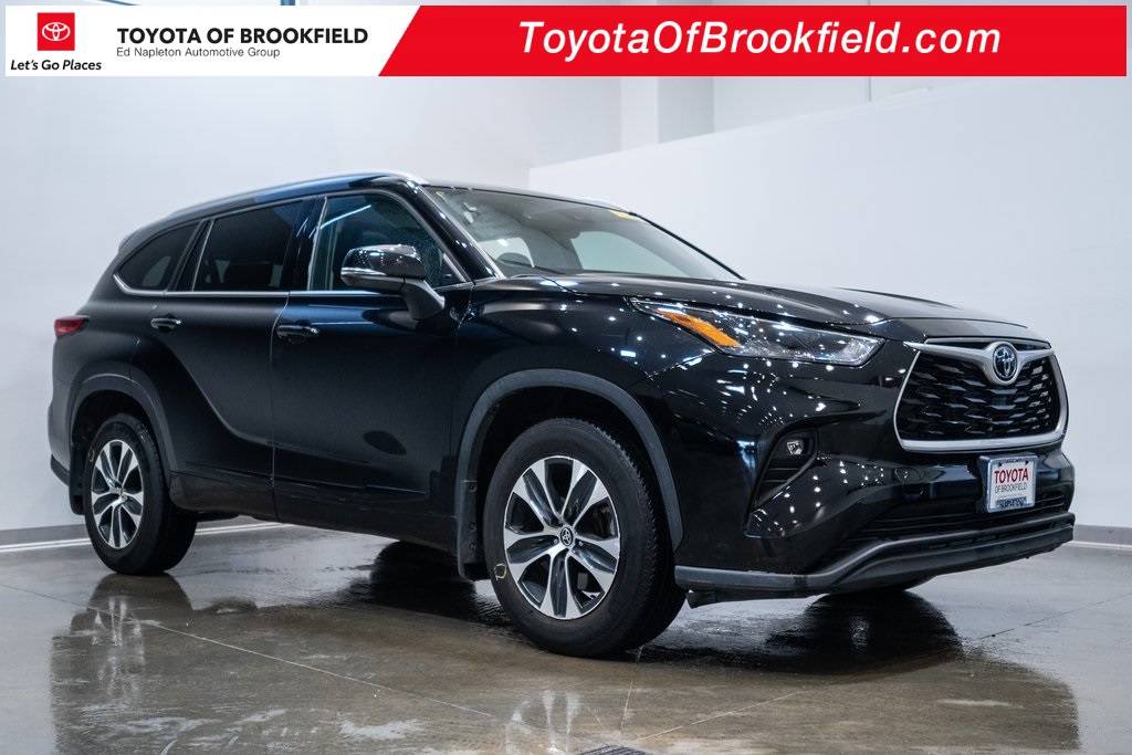 2022 Toyota Highlander XLE — SUV — 50,389 mi — Brookfield, WI
