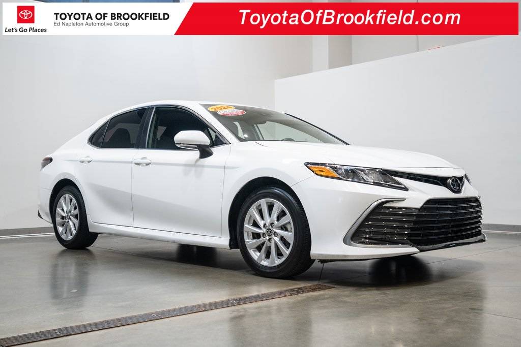 2024 Toyota Camry LE — Sedan — 3,921 mi — Brookfield, WI