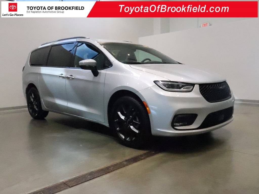 2023 Chrysler Pacifica Touring L — Minivan — 58,906 mi — Brookfield, WI