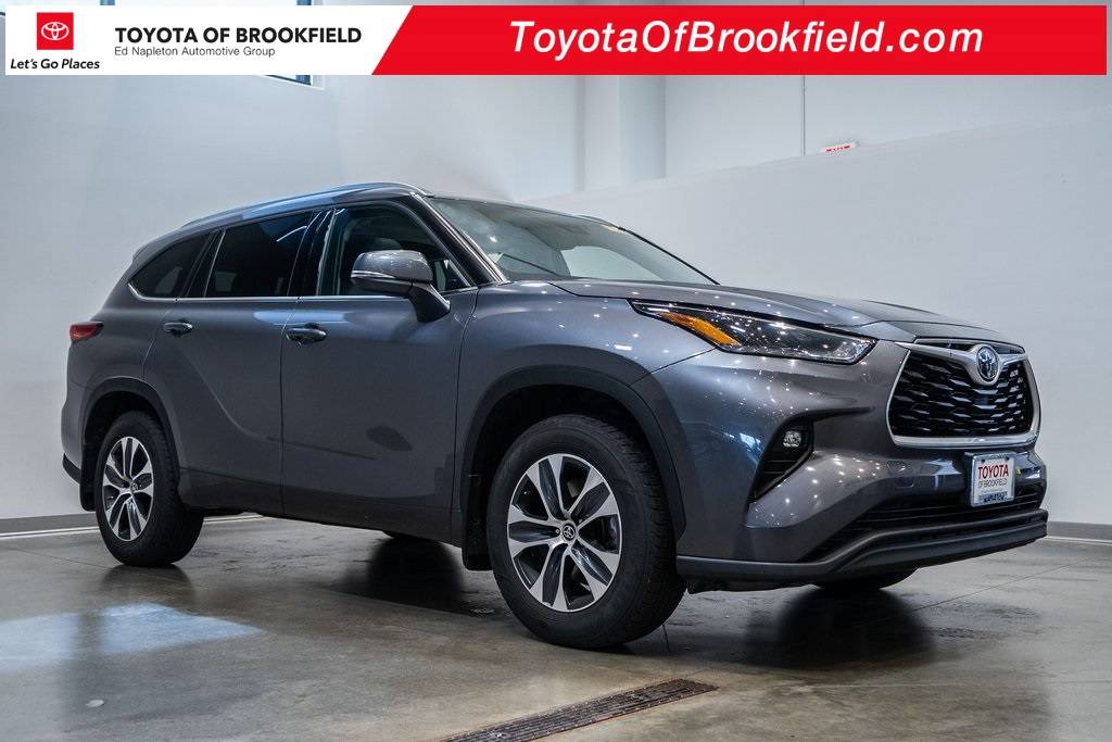 2021 Toyota Highlander XLE — SUV — 76,640 mi — Brookfield, WI