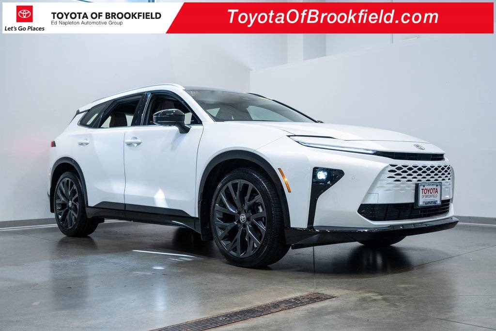 2025 Toyota Crown Signia Limited — SUV — 3,720 mi — Brookfield, WI