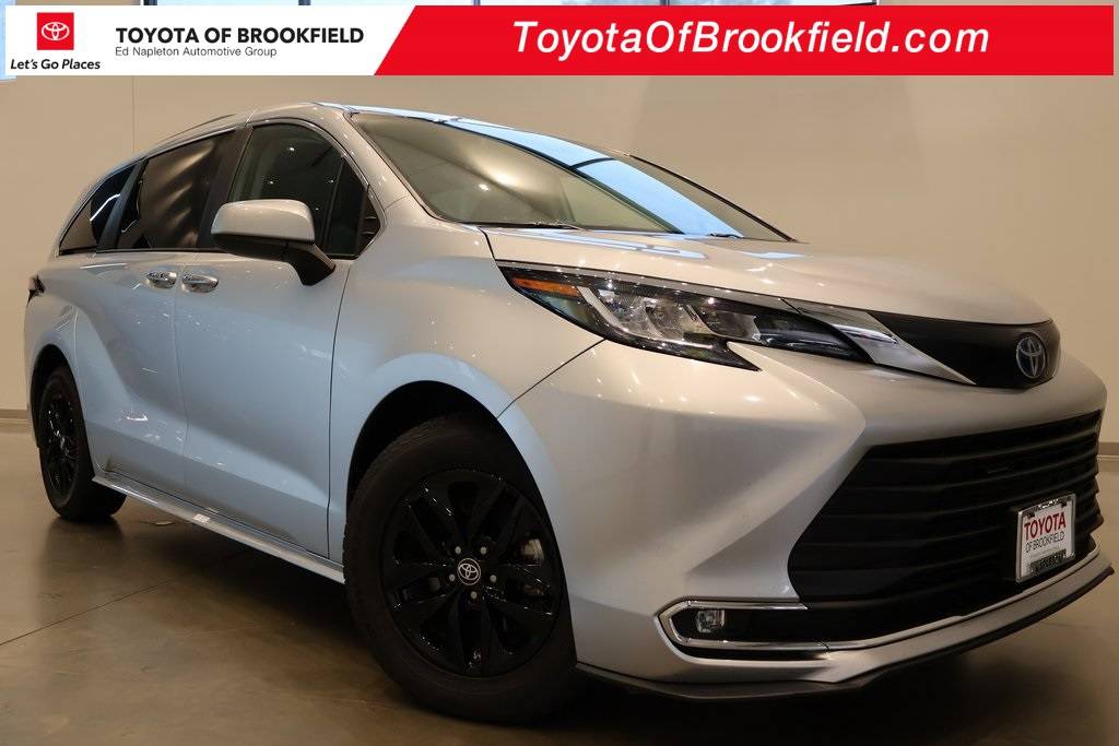 2023 Toyota Sienna XLE — Minivan — 50,457 mi — Brookfield, WI