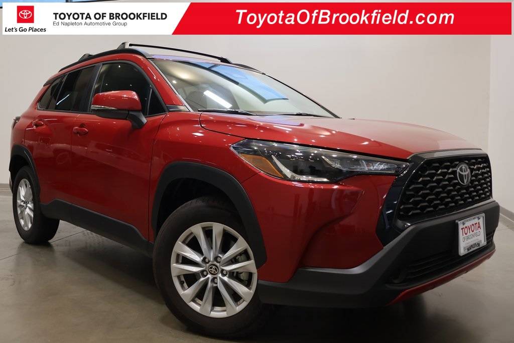 2024 Toyota Corolla Cross LE — SUV — 1,657 mi — Brookfield, WI