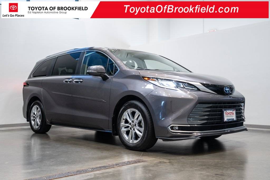 2022 Toyota Sienna Limited — Minivan — 47,258 mi — Brookfield, WI