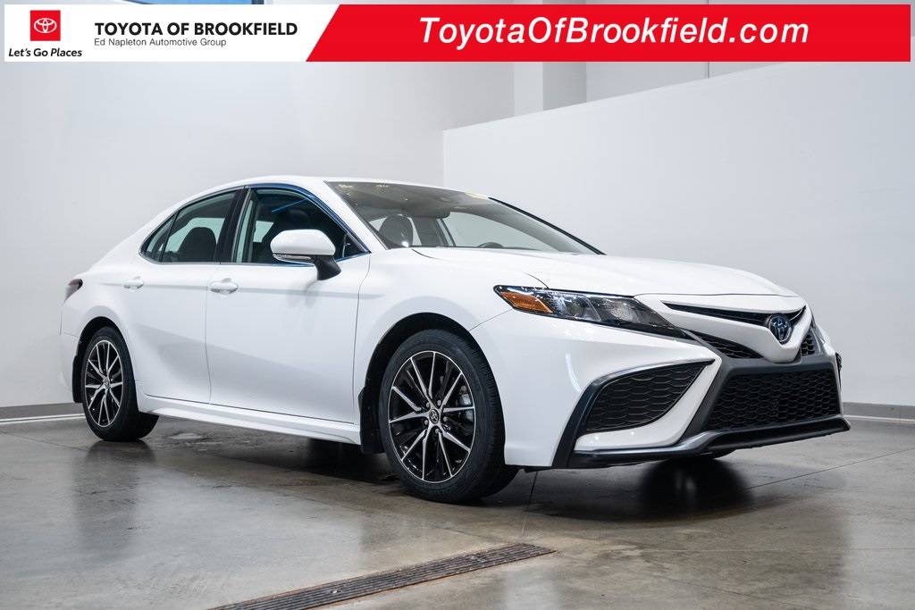 2023 Toyota Camry SE — Sedan — 28,536 mi — Brookfield, WI