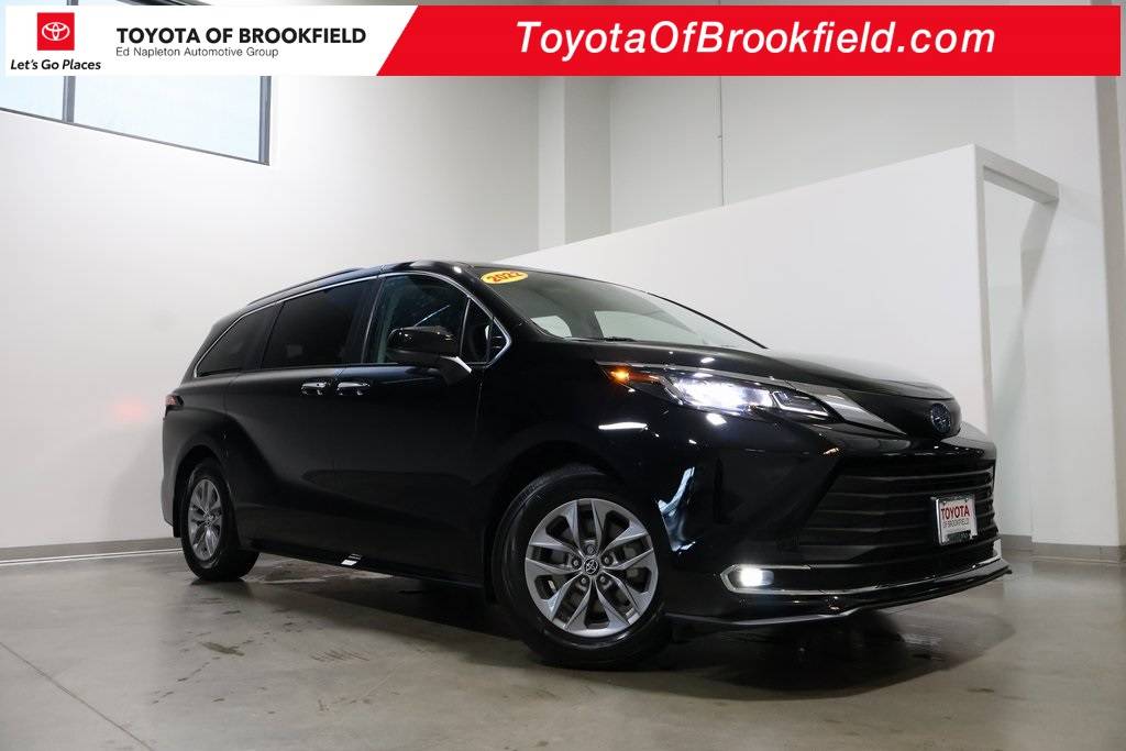 2022 Toyota Sienna XLE — Minivan — 39,638 mi — Brookfield, WI