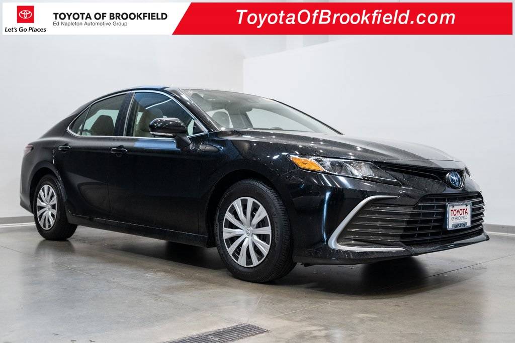 2023 Toyota Camry Hybrid LE — Sedan — 11,263 mi — Brookfield, WI