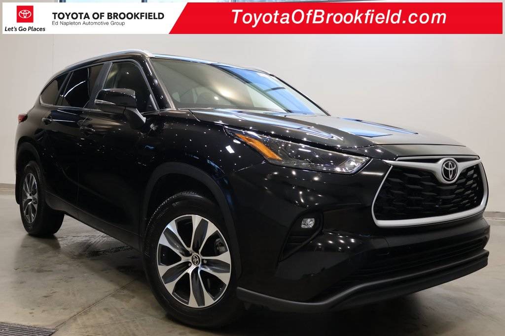 2023 Toyota Highlander XLE — SUV — 11,836 mi — Brookfield, WI