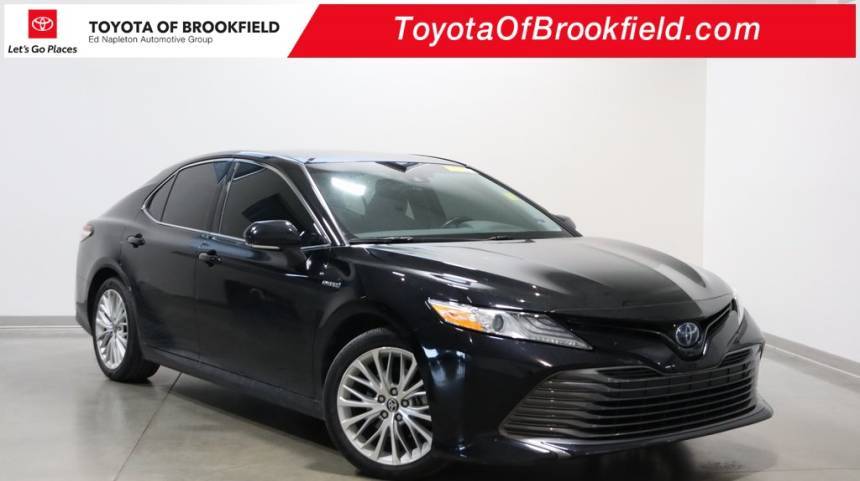 2020 Toyota Camry Hybrid XLE — Sedan — 37,530 mi — Brookfield, WI