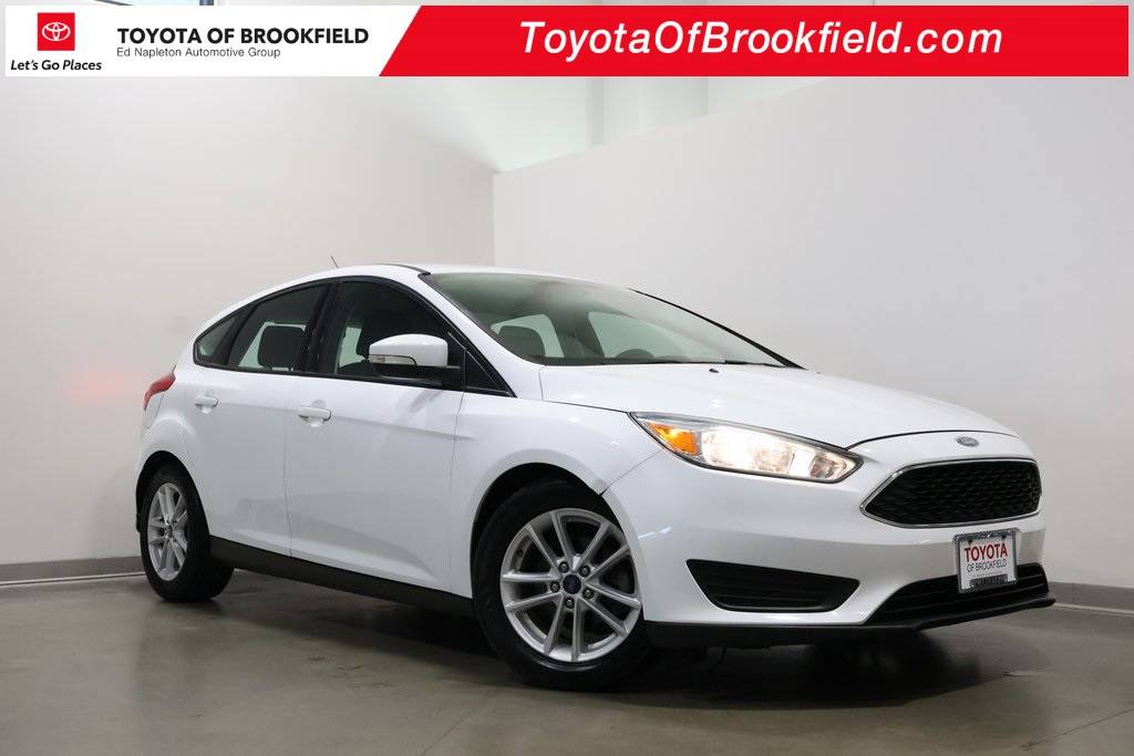 2017 Ford Focus SE — Hatchback — 31,035 mi — Brookfield, WI