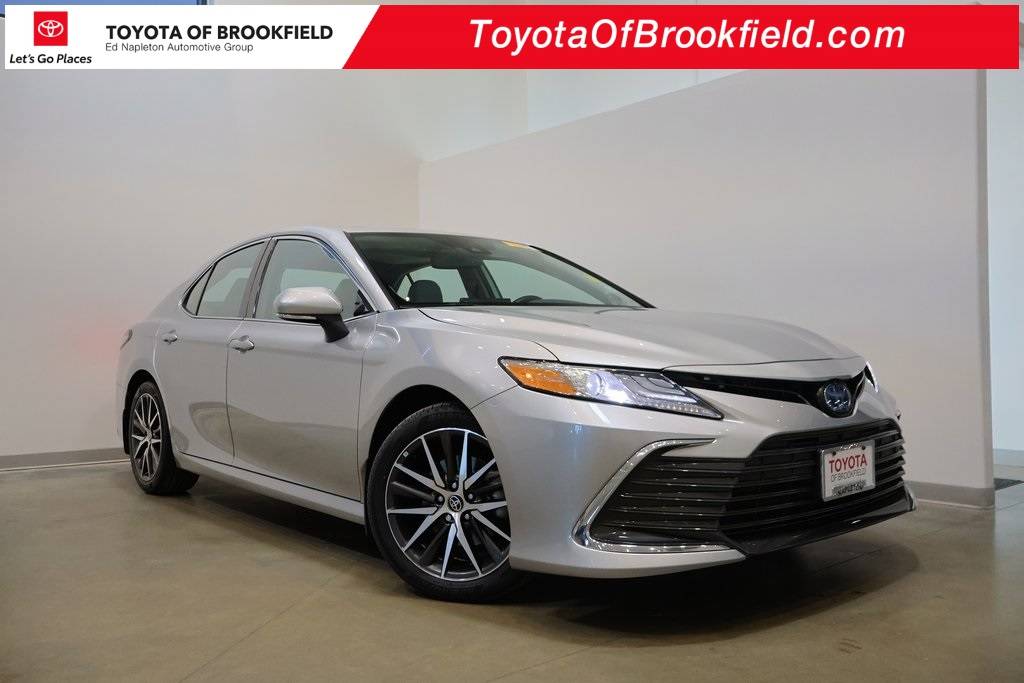 2022 Toyota Camry Hybrid XLE — Sedan — 15,284 mi — Brookfield, WI