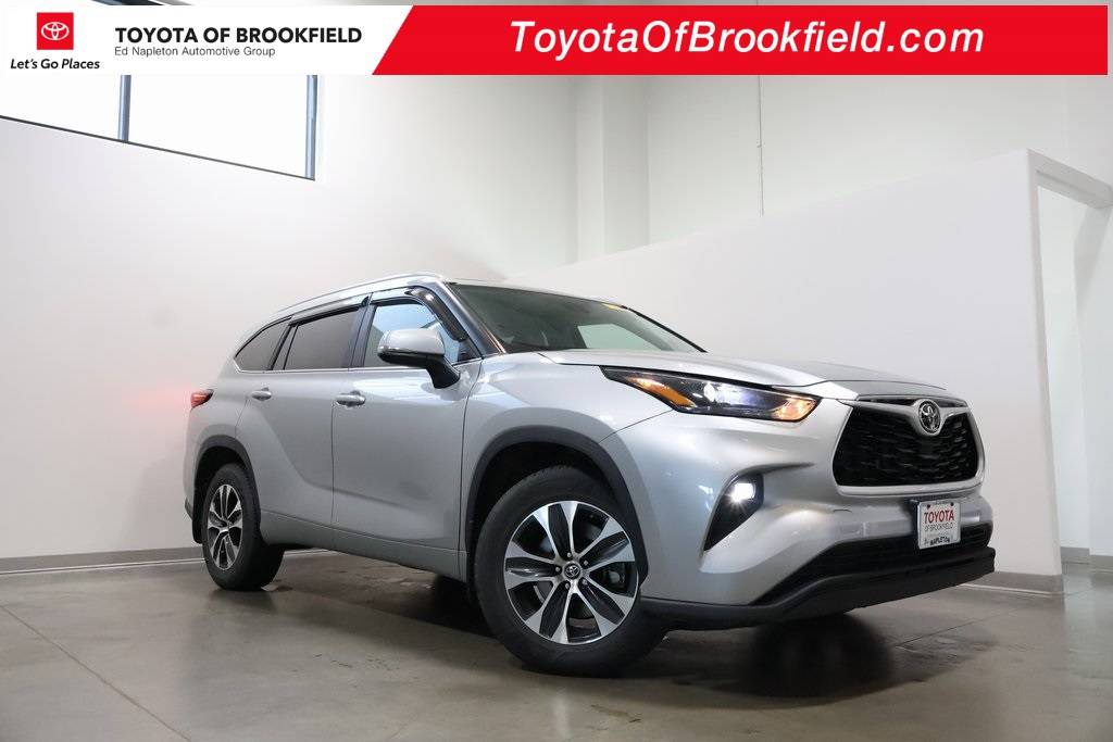 2023 Toyota Highlander XLE — SUV — 39,723 mi — Brookfield, WI