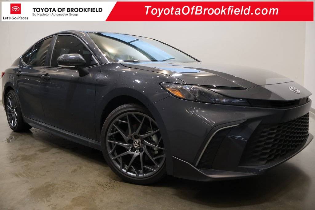2025 Toyota Camry Hybrid SE — Sedan — 4,751 mi — Brookfield, WI