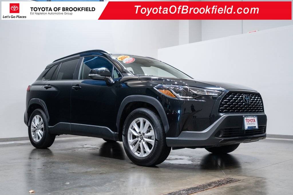 2022 Toyota Corolla Cross LE — SUV — 8,666 mi — Brookfield, WI