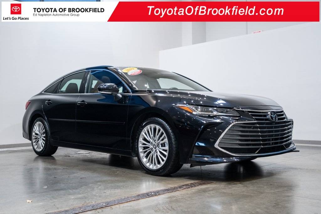 2019 Toyota Avalon Limited — Sedan — 24,542 mi — Brookfield, WI