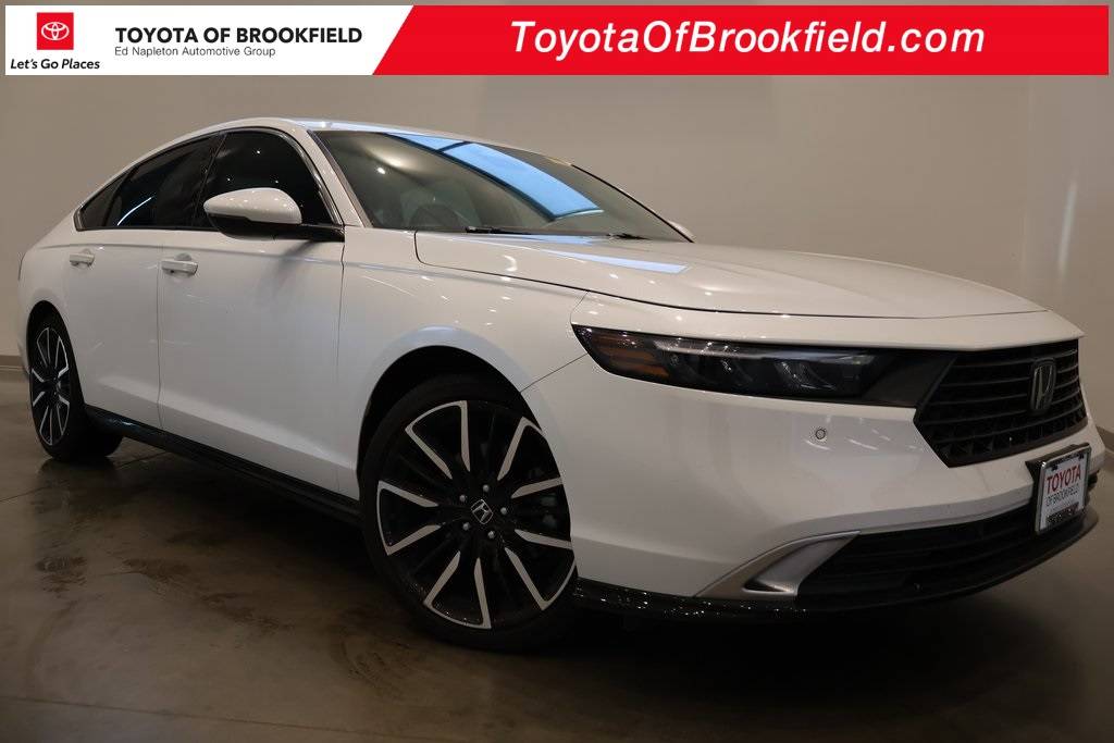 2023 Honda Accord Hybrid Touring — Sedan — 32,228 mi — Brookfield, WI