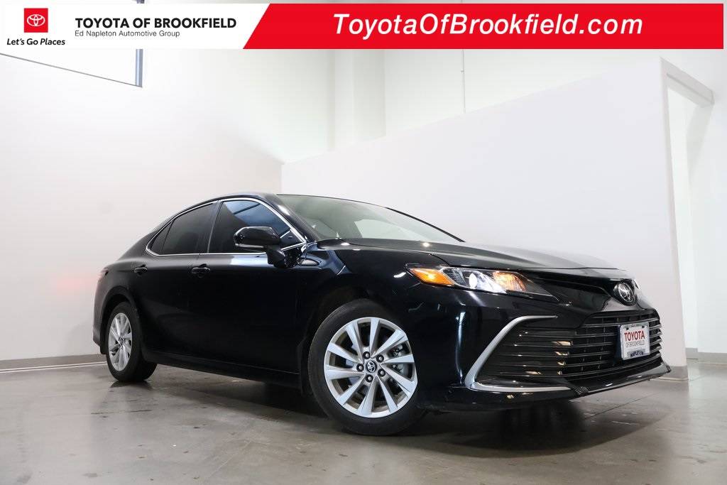 2023 Toyota Camry LE — Sedan — 10,352 mi — Brookfield, WI