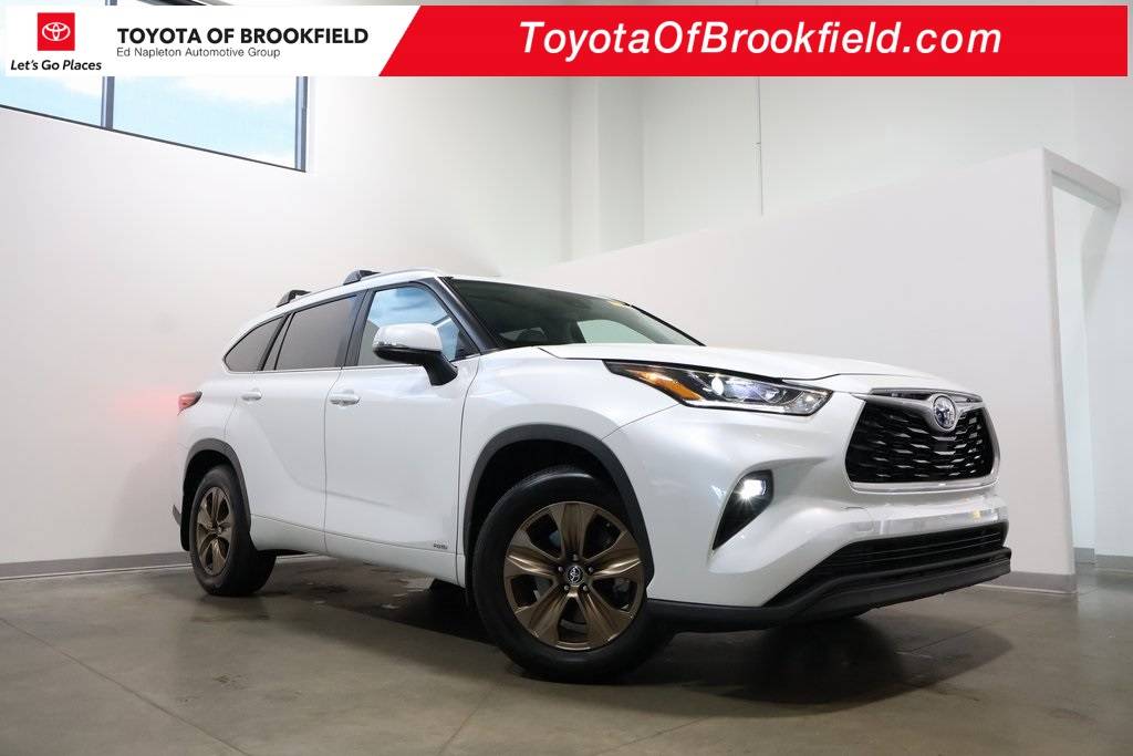 2023 Toyota Highlander Hybrid Bronze Edition — SUV — 34,762 mi — Brookfield, WI