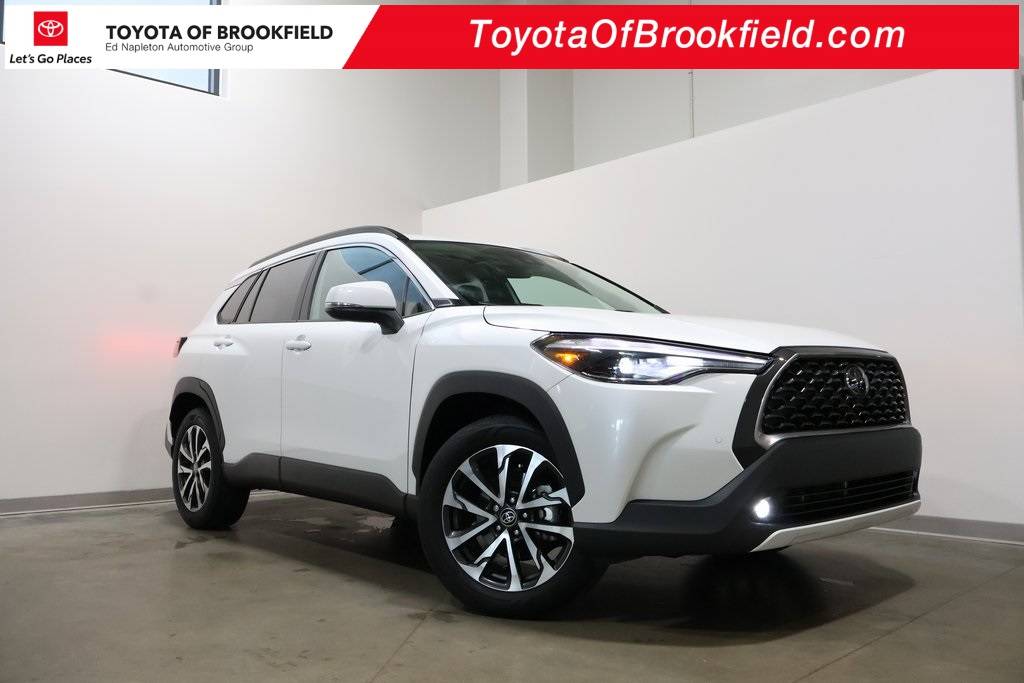 2022 Toyota Corolla Cross XLE — SUV — 28,802 mi — Brookfield, WI