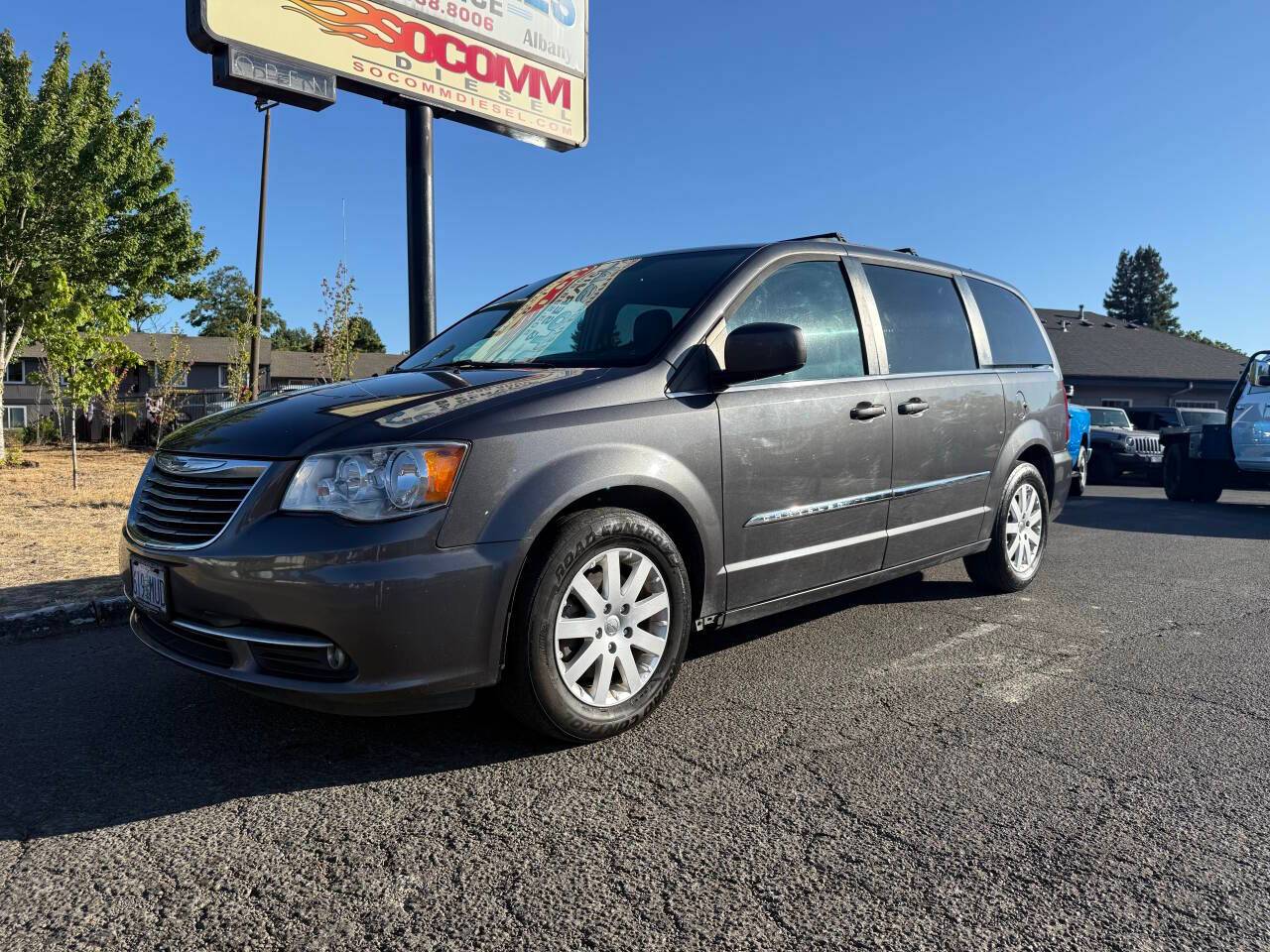 2016 Chrysler Town & Country Touring — Minivan — 148,199 mi — Albany, OR