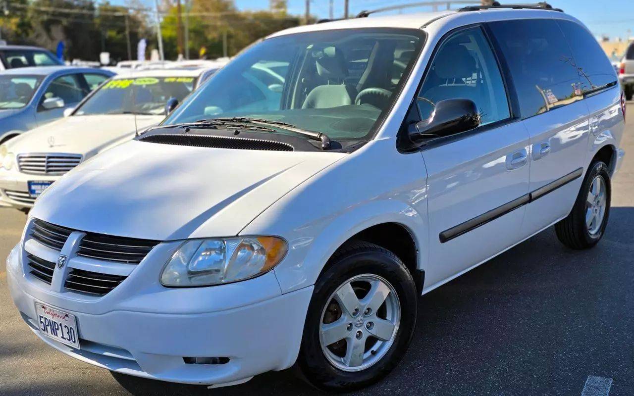 2005 Dodge Caravan SXT — Minivan — 57,590 mi — Los Angeles, CA
