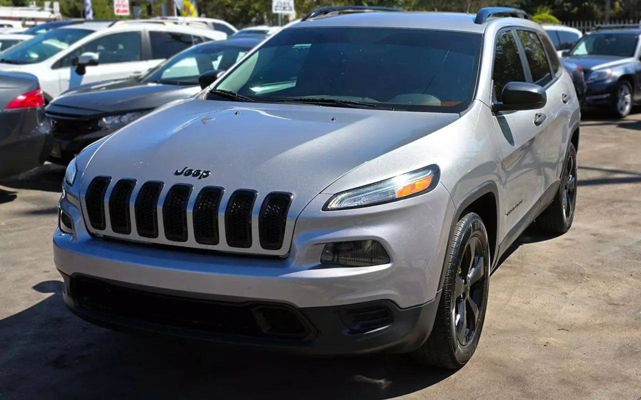 2016 Jeep Cherokee Altitude — SUV — 105,562 mi — Los Angeles, CA