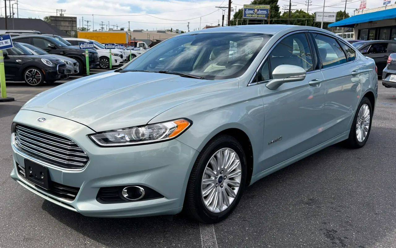2013 Ford Fusion Hybrid SE — Sedan — 95,724 mi — Los Angeles, CA