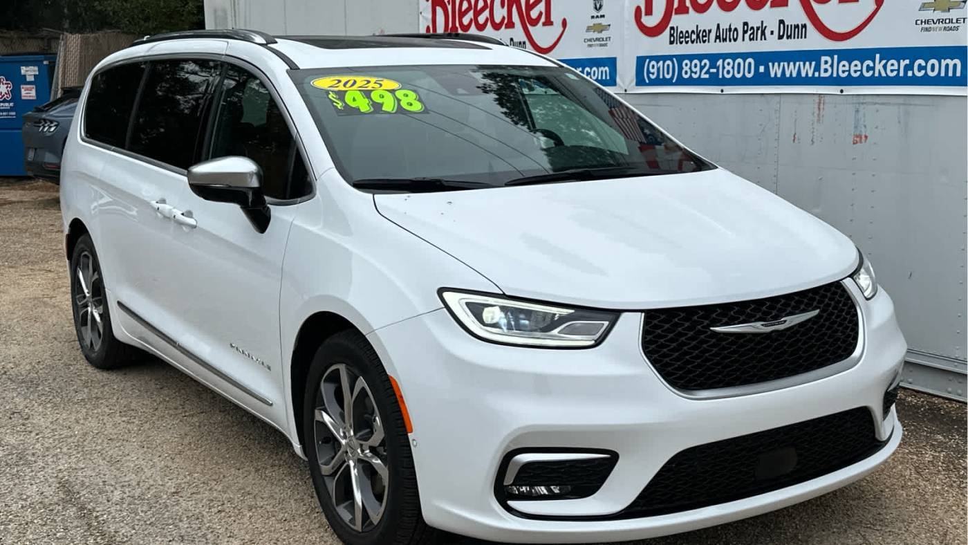 2025 Chrysler Pacifica Pinnacle — Minivan — 7,519 mi — Dunn, NC
