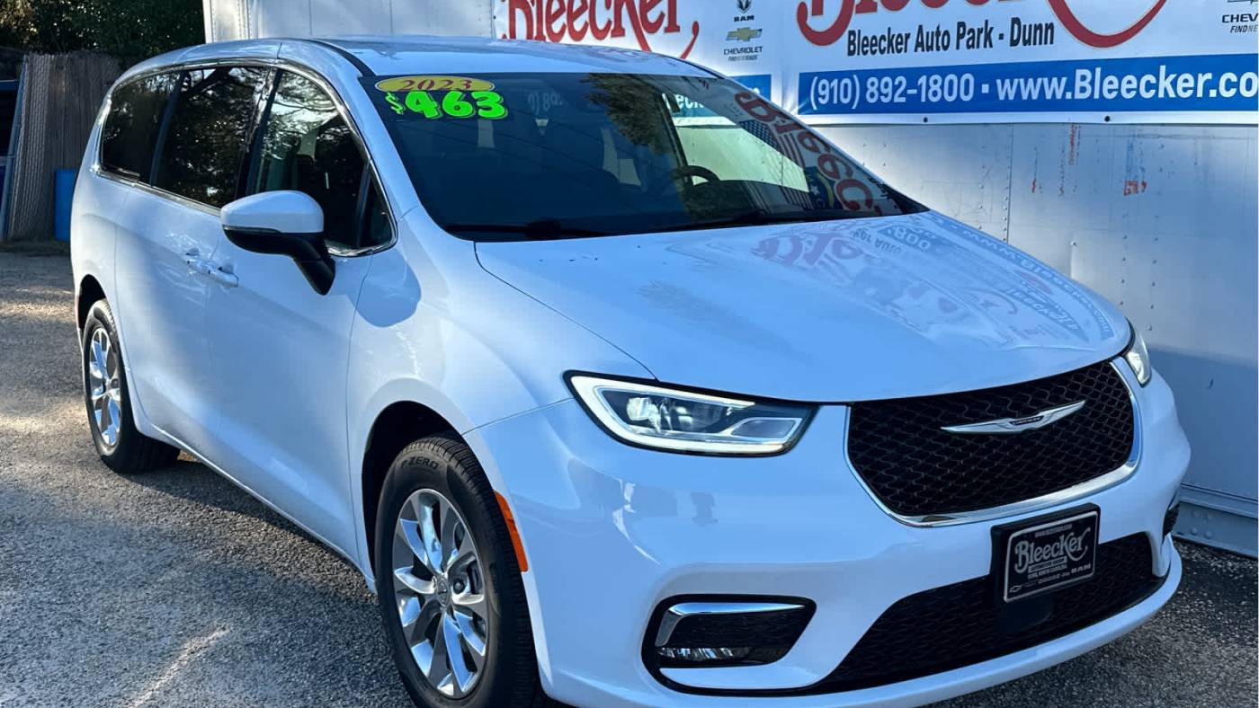 2023 Chrysler Pacifica Touring L — Minivan — 23,275 mi — Dunn, NC