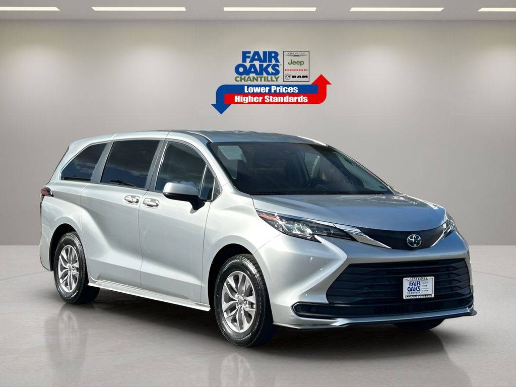 2022 Toyota Sienna LE — Minivan — 64,419 mi — Chantilly, VA