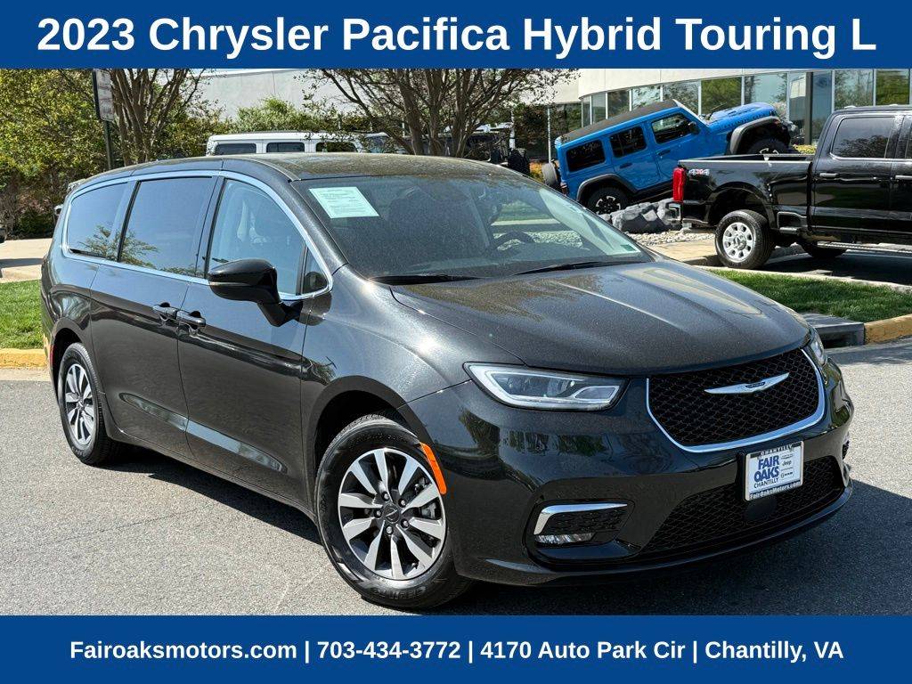 2023 Chrysler Pacifica Hybrid Touring L — Minivan — 64,750 mi — Chantilly, VA