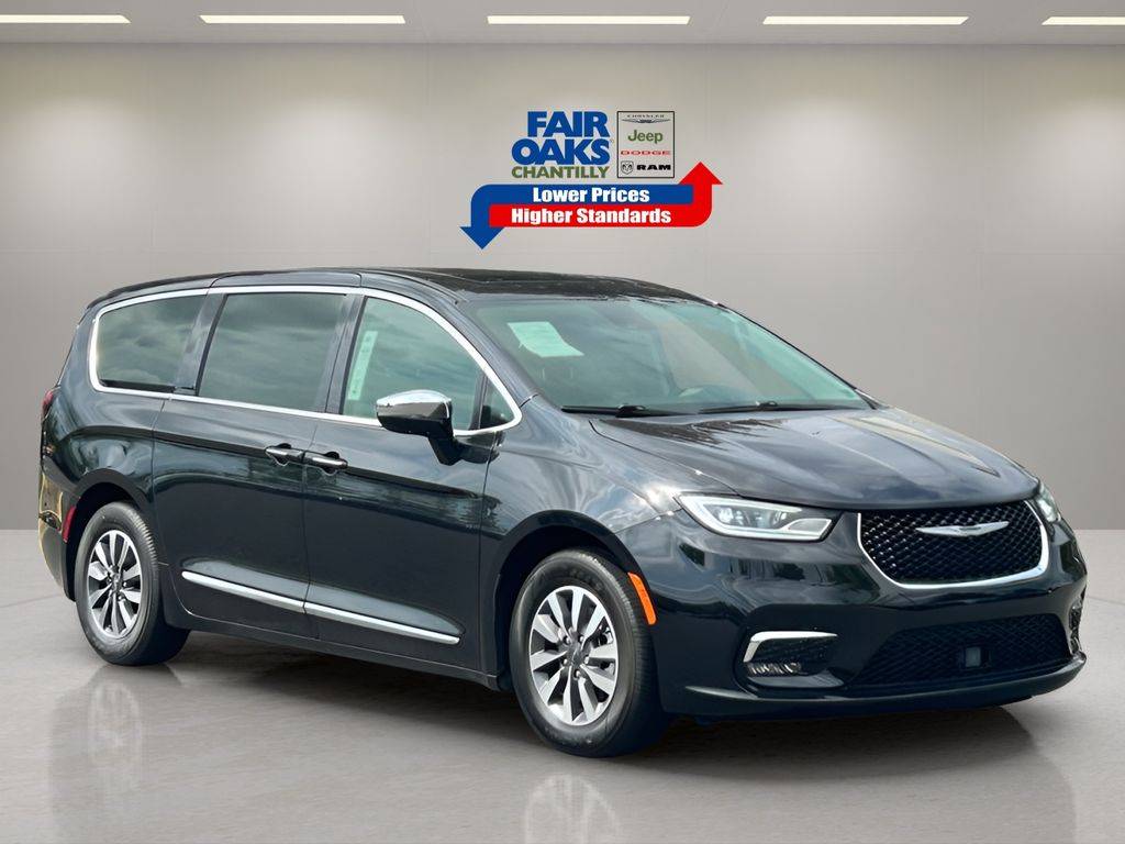 2023 Chrysler Pacifica Hybrid Limited — Minivan — 45,405 mi — Chantilly, VA