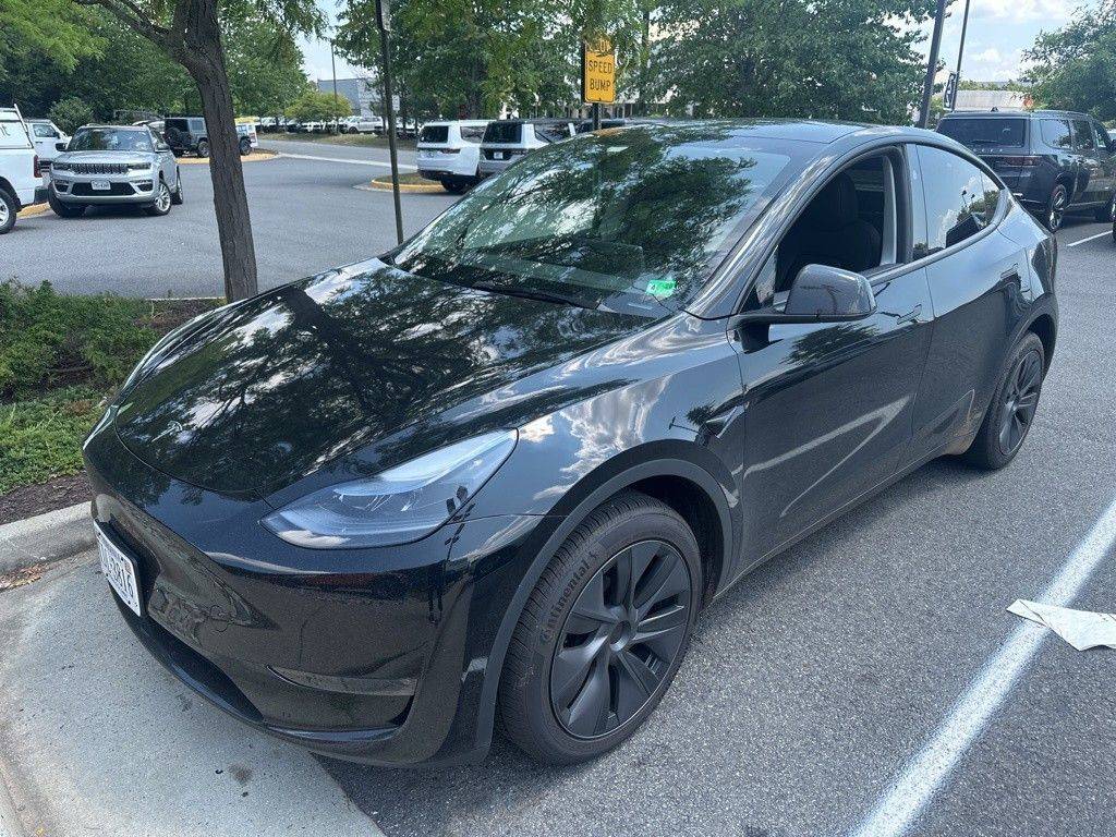 2025 Tesla Model Y Long Range — SUV — 5,476 mi — Chantilly, VA