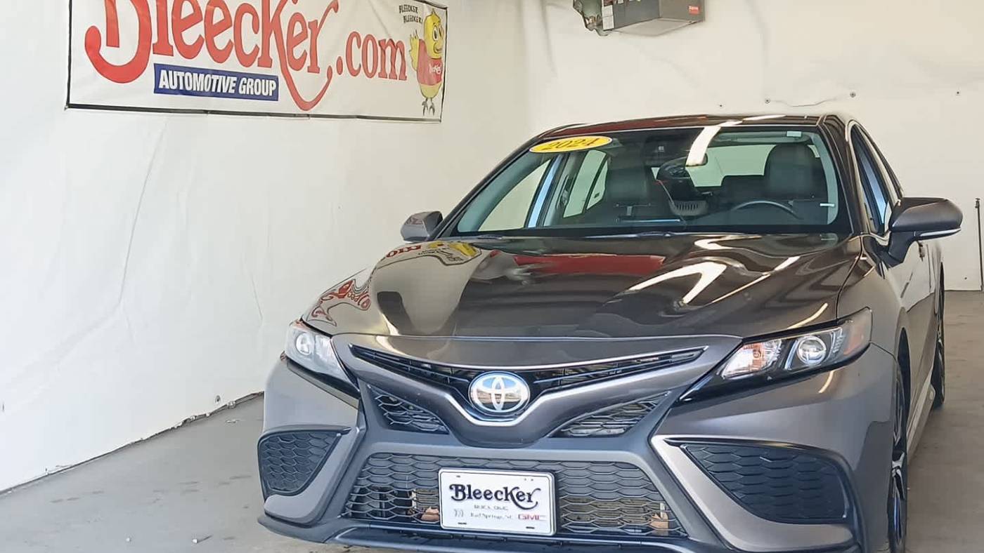 2024 Toyota Camry SE — Sedan — 17,744 mi — Red Springs, NC